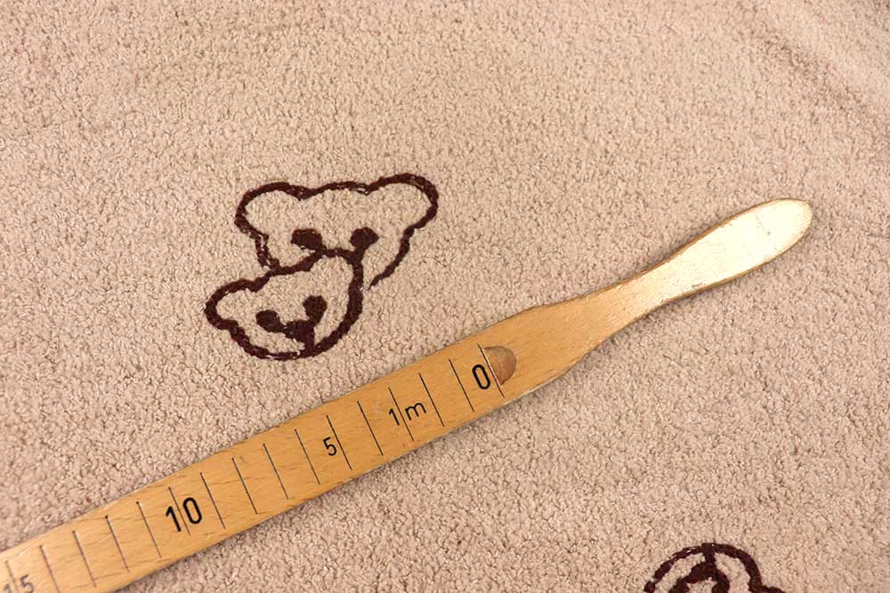 Bärenstarker Stoff - herrlich flauschig, weich, warm, wunderbar! Fl5219 Flausch Teddy Stoff Bestickt S4 Fleecestoffe Flausch-Teddy bestickt - Bärchen