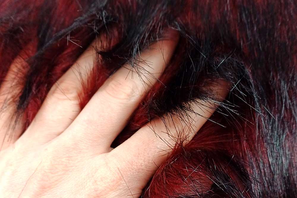Feines Langfell-Imitat für die kalte Jahreszeit Fp1044250 Fell Rot Pelzimitat Taiga-Wolf - Pelz-Imitat - Rot/Schwarz