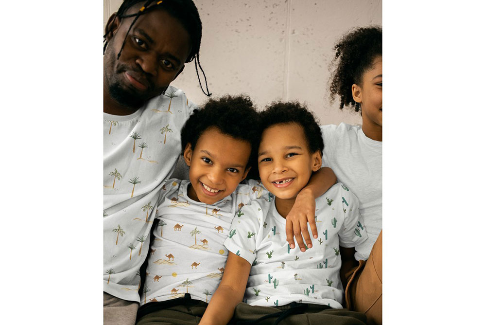 Ab in ferne Kontinente! Dieser digital bedruckte Jersey macht sich super als Shirt, Rock und vieles mehr! Jersey Palmen Kinderstoffe Jersey Digital - Wüstenpalme