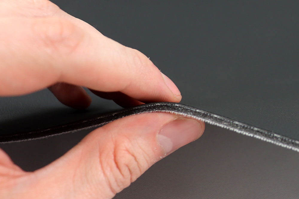 Premium-Lederimitat in tiefem Anthrazit, kaschiert mit 3 mm starkem Schaumstoff Kl1197 Kunstleder Kaschiert Schaumstoff 1 Schaumstoff Kunstleder kaschiert mit Schaumstoff