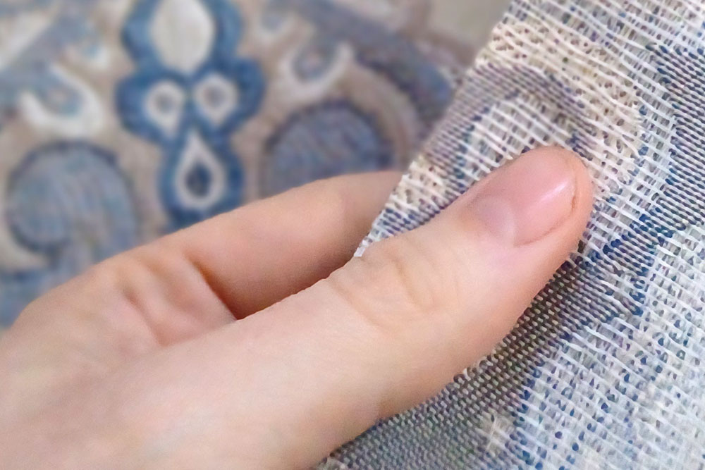 Edel verwobener Polsterstoff mit detailreichen Ornamenten, flammhemmend, reißfest, Anti-Pilling! Ms5161 Moebelstoff Indisch Blau Dekostoffe Ornamente Möbel-Jacquard Premium - Aladina - Blau/Creme