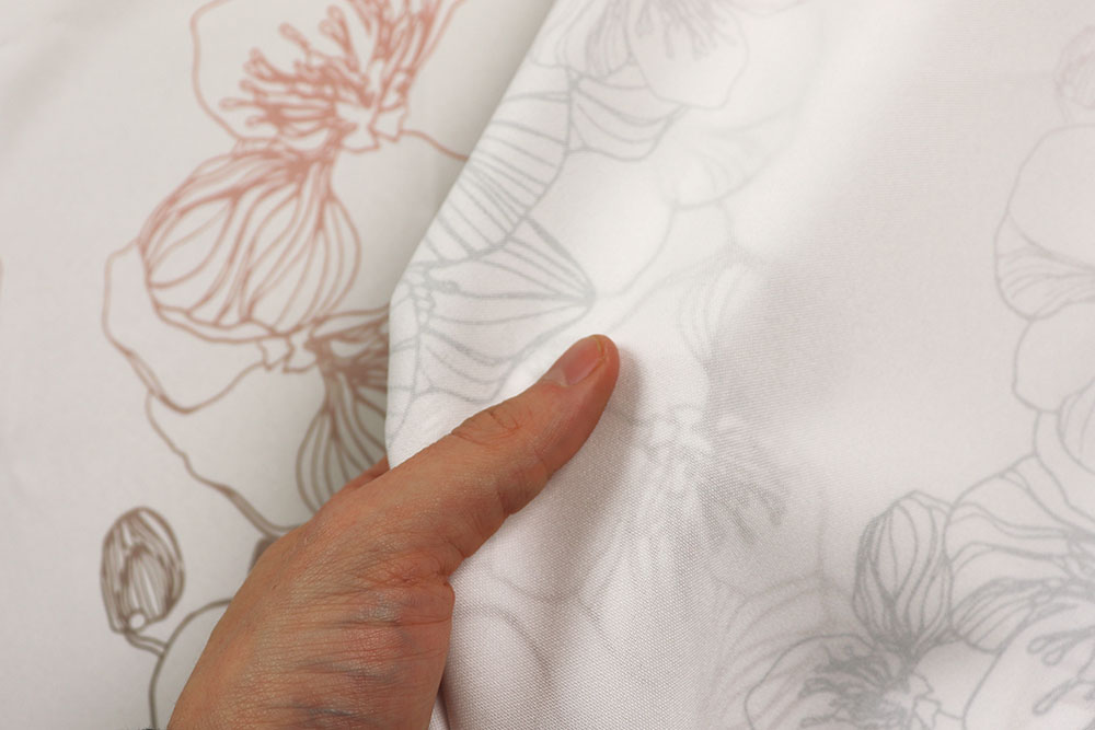 Stoff mit Stil aus der JOOP!-Kollektion - lassen Sie Ihr Zuhause in neuem Glanz erstrahlen! Sp152003 Gardinenstoff Blumen Verlauf S4 Logo Sonderposten Gardinen JOOP! - Gardinenstoff Flower Fade