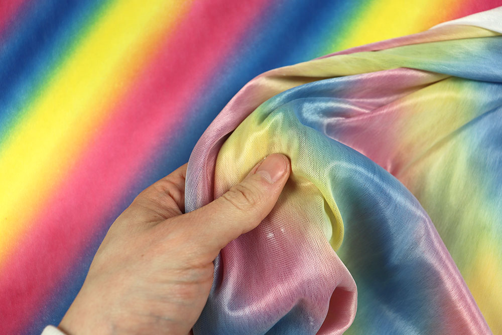 Dehnbarer, knallbunter Stoff für Kostüme, Deko und mehr - B-Ware zum Top-Preis! Sp168013 Stretch Stoff Regenbogen Sonderposten NEU Kostümstoff - Rainbow - B-Ware