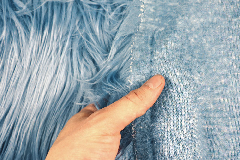 Edles Pelzimitat mit hohem Modacryl-Anteil und bis zu 10 cm langen Haaren! Sp176003 Pelzimitat Hellblau 1 Zottel Fell Pelzimitat - Ice Princess
