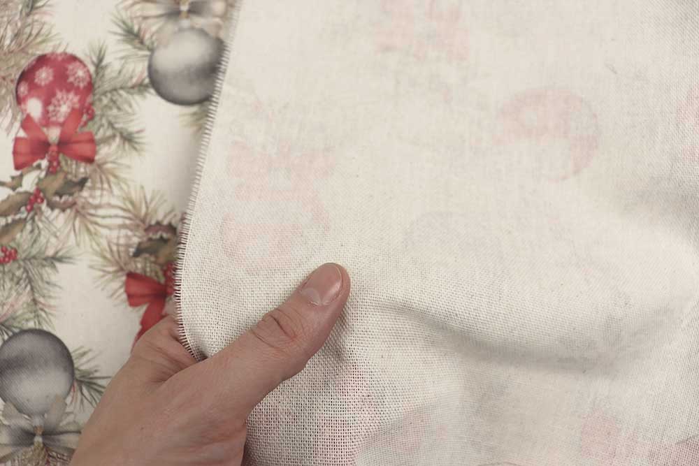 Weihnachten im Stoffformat: ein bisschen Glitzer, ein bisschen Tanne – und jede Menge gute Laune. Wn5341 Weihnachtsstoff Christbaumkugeln S4 Dekostoffe sonstige Recycling-Dekostoff - Holly & Joy