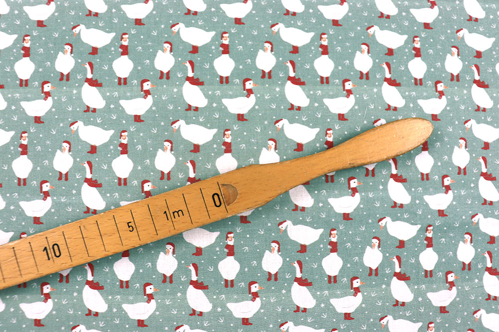 Jetzt wird's GANS weihnachtlich! Schnattern Sie sich durch die Adventszeit mit diesem süßen Baumwollstoff Wn5364 Weihnachtsstoff Gaense S4 Weihnachten Bekleidungsstoff Baumwollstoff - Weihnachts-Gans