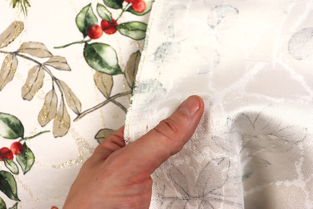 Funkelnder Jacquard mit Goldglanz-Elementen und einem Rankenmotiv, das für eine herrlich winterliche Atmosphäre sorgt Wn5368 Weihnachtsstoff Jacquard Glitzer Mistelzweig S4 Weihnachten sonstige Jacquard Premium - Winterstimmung