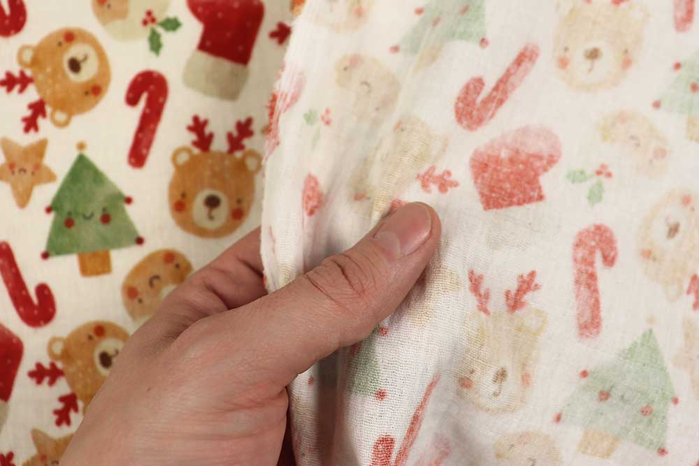 Weihnachtlich süßer Stoff - perfekt für Nähprojekte während der Weihnachtszeit. Wn5370 Musselin Weihnachten Rentier(1) Weihnachten Tiere Weihnachts-Musselin - Rentier-Teddy