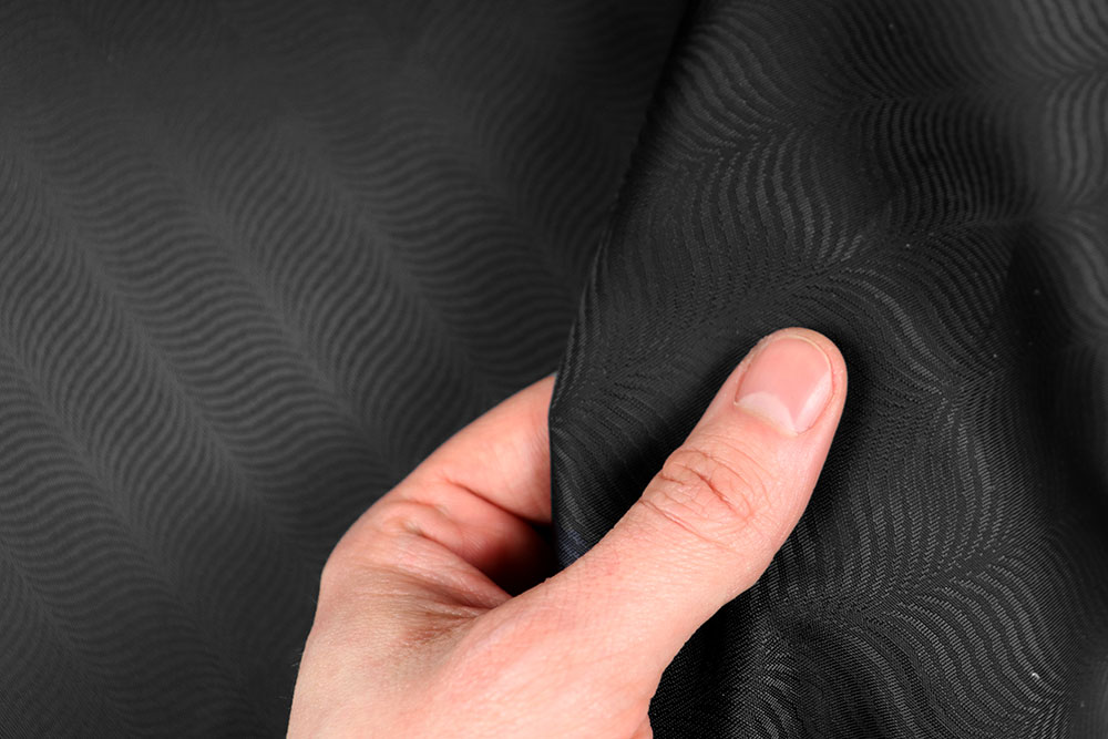 Schicker Taft mit Wellenmuster aus einer edlen Mischung aus Viskose und Acetat! Bk7531999 Taft Wellen Schwarz S4 Jacquardstoffe Jacquard-Taft deluxe - Waves - Schwarz
