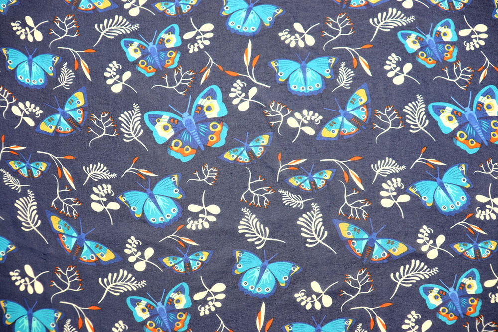 Geschmeidiger Chiffonstoff mit bunten Schmetterlingen- ein Eye-Catcher für Bekleidung, Deko und vieles mehr! Bk7548 Chiffon Schmetterlinge Hand bedr. Bekl. Stoffe Chiffon - Schmetterlingszauber