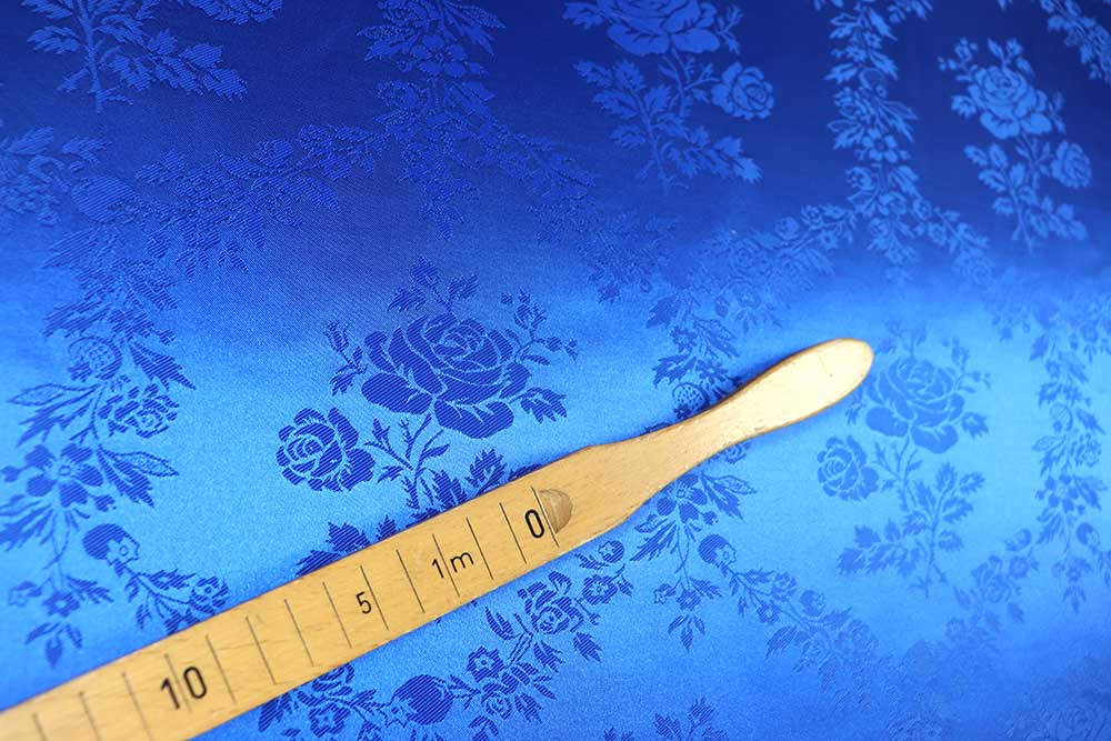 Edler Satin mit eingewebtem Rosenranken-Design - fein schimmernde Meterware für elegante Dekorationen und festliche Kleidung Bk7677 Satin Jacquard Rosen S4 Dekorationsstoffe Satin-Jacquard - Rosen