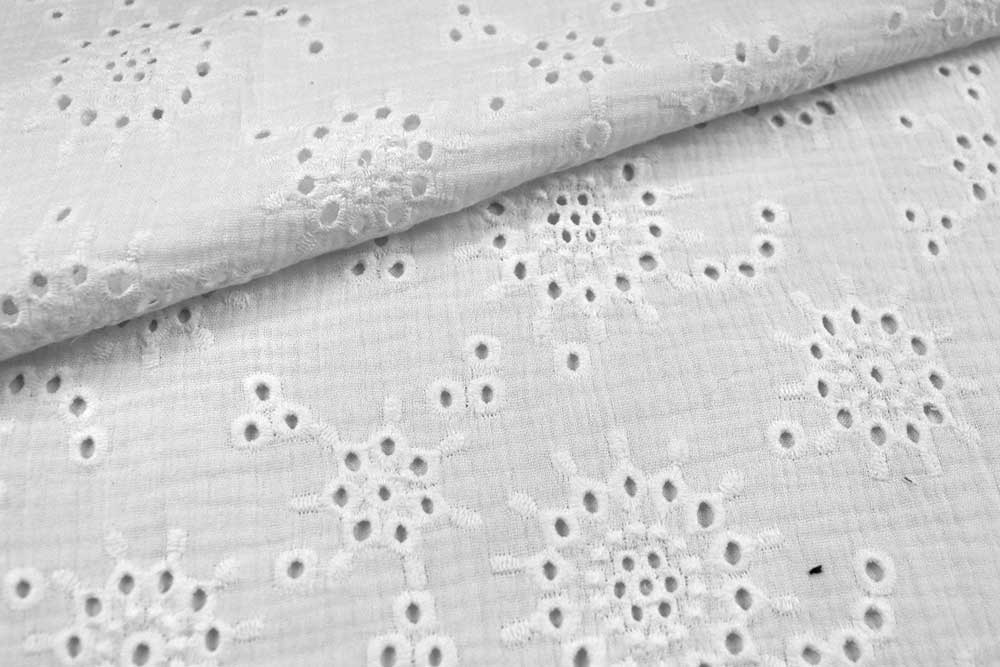 Traumhaft verspielter Musselin-Stoff mit floraler Lochstickerei Bk7768 Musselin Lochstickerei Hand Stickerei/Spitze Musselin Lochstickerei - Lizzy - Off White