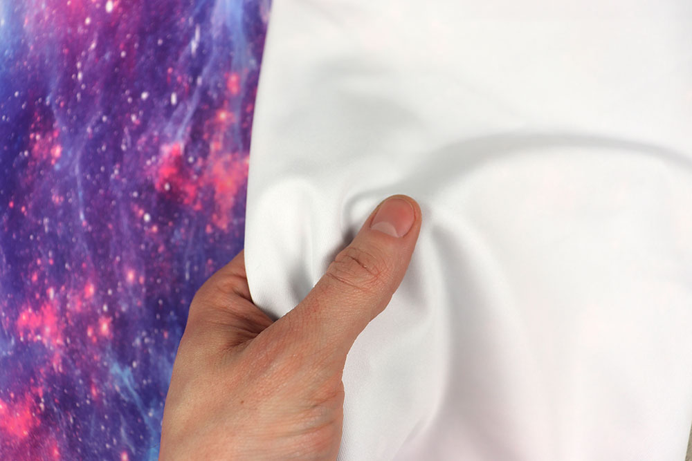 Ein leuchtender Galaxie-Stoff für kreative Outfits, die mehr als nur ein bisschen Aufmerksamkeit wollen. Bk7815 Tanzkleiderstoff Weltall Hand Tanzsport Stoffe Tanzkleiderstoff - Celestia - Lila