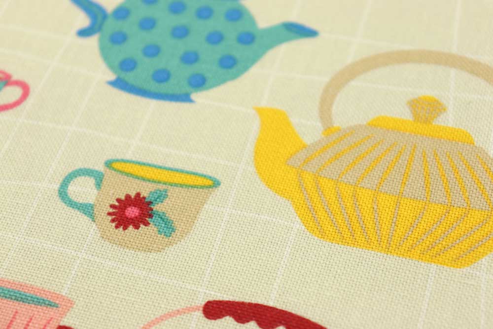Dekostoff „Tea Time“ – farbenfrohes Design auf Baumwoll-Mischgewebe Ds1954 Dekostoff Teekanne S4 Übergardinen Dekostoff - Tea Time