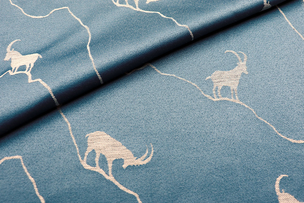 Ein Hauch der Alpen für daheim! Dieser hochwertige Deko-Jacquard sorgt für echte Landhaus-Stimmung! Ds5981540 Dekostoff Steinbock Blau Vorhang Dekostoffe Landhaus Dekostoff Jacquard - zweiseitig - Alpen-Steinbock - Blau