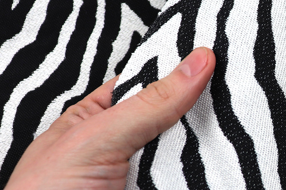 Klassisches Zebramuster, aufwendig verwebt - zeitlos, robust, vielseitig einsetzbar! Ds6217 Dekostoff Zebra S4 Dekostoffe Safari Jacquard - Zebra