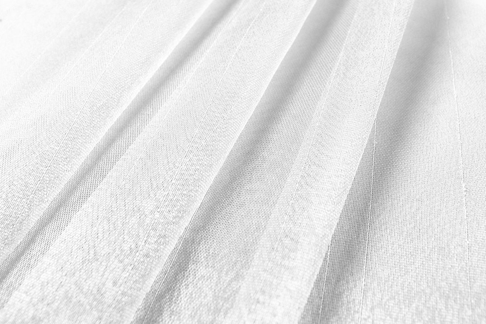 Ein matter Gardinenstoff, der aufgrund seiner abwechslungsreichen Webstruktur eine tolle Wirkung erzielt Gg5013009 Gardinenstoff Webstruktur Hand Gardinen transparent Gardinenstoff Saturn - Weiß transparent - 260 cm hoch- Bleiband