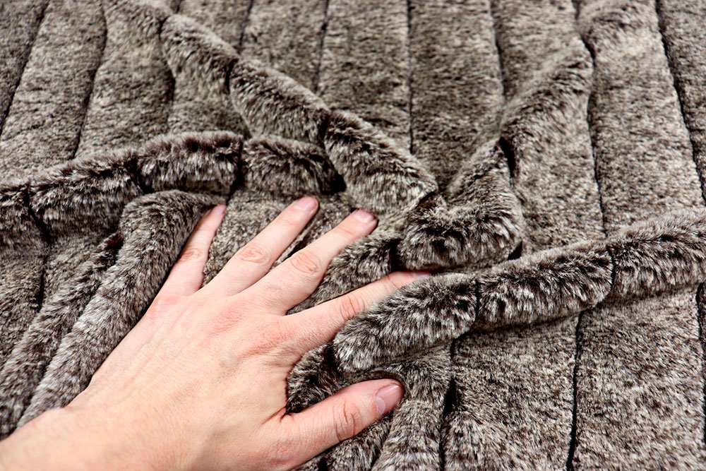 Flauschiges, gestreiftes Kunstfell für Kostüme, Accessoires und mehr! Sp167005 Pelzimitat Streifen Fell-Stoffe Pelzimitat - Wildwood Fur