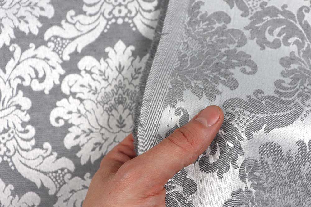 Barock-Ornamente, aufwendig eingewoben in edles Mischgewebe mit Baumwollanteil - perfekt für großflächige Wohndeko! Td5083911 Damast Barock Grau 2 Dekostoffe Barock Damast - Theresia - 280 cm - Grau