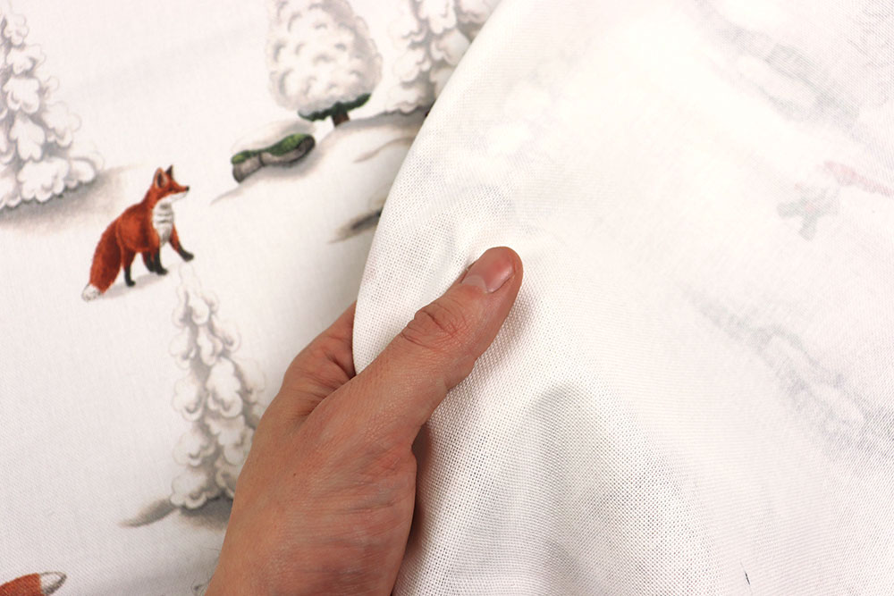 Reisen Sie in den verschneiten Winterwald mit Füchsen & Wichteln - absolute Premiumqualität aus der Scandinavia-Serie! Wn5360 Weihnachtsstoff Wichtel Fuchs Weihnachten Wichtel Dekostoff Premium Scandinavia - Fuchs und Wichtel