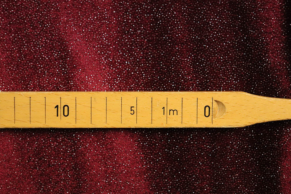 Blickdichter Bekleidungsstoff mit hohem Elasthan-Anteil und glitzernden Sprenkeln - samtweich, geschmeidig und absolut edel! Bk6915 Tanzkleiderstoff Glitzer Bordeaux Elastikstoffe Tanzkleiderstoff Queen - Bordeaux
