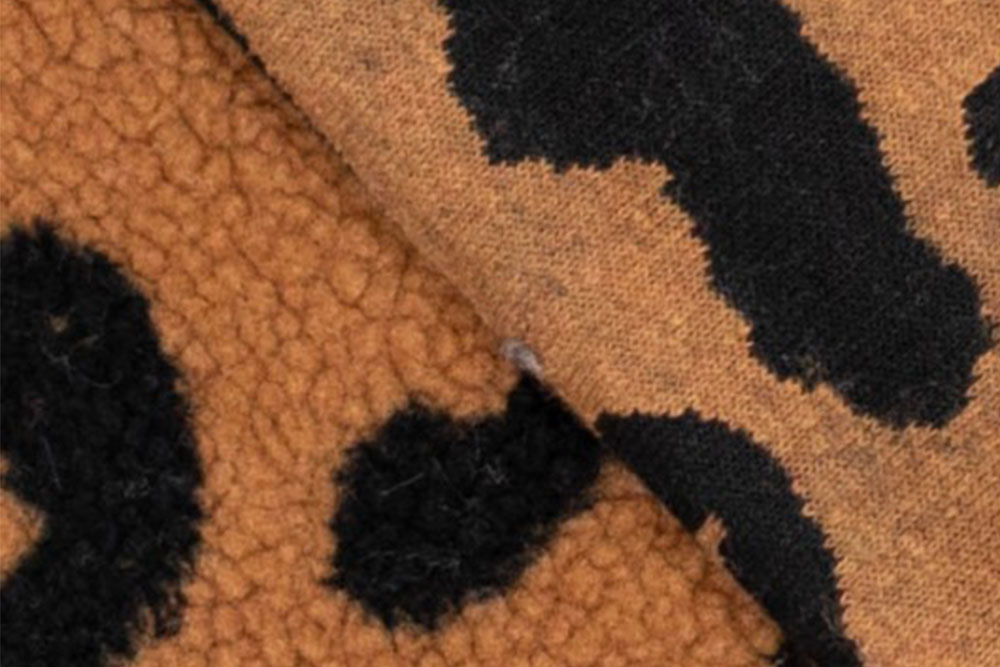 Stylisch, schick, zeitlos - animalisches Design trifft schweren, warmen Flauschstoff! Bk7689 Sherpa Leo Hellbraun S4 Sherpa Fleece Sherpa Fleece - Premium Leo - Hellbraun