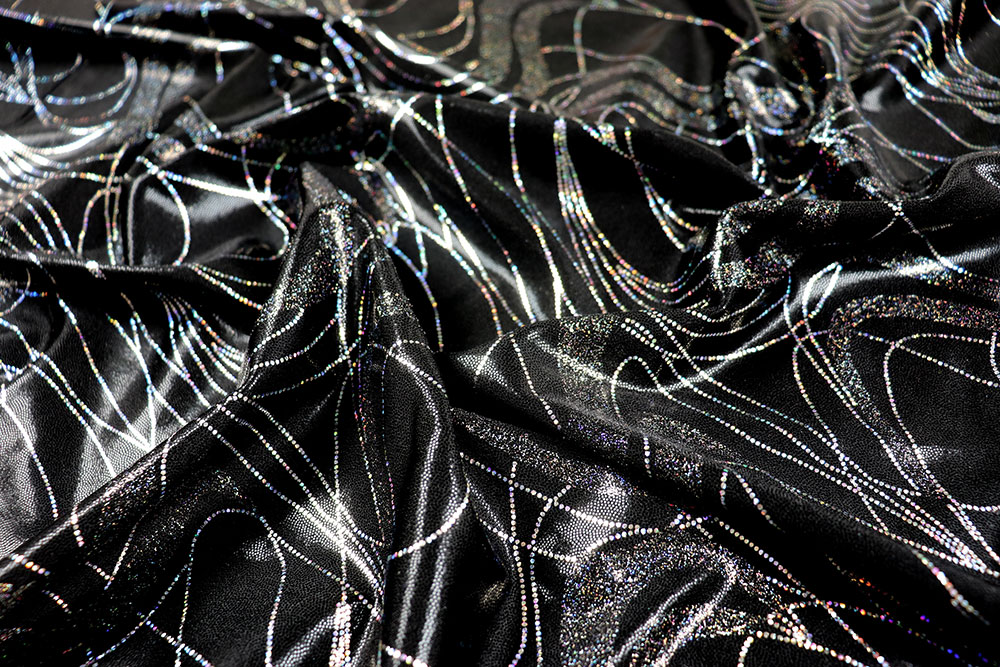 Eleganter Stretchstoff in Schwarz mit Glanz – für ausdrucksstarke Designs und kraftvolle Bewegungen. Bk7813 Tanzkleiderstoff Nebula Schwarz S4 Fasnacht Stoffe bunt Lycra Tanzkleiderstoff - Nebula - Schwarz