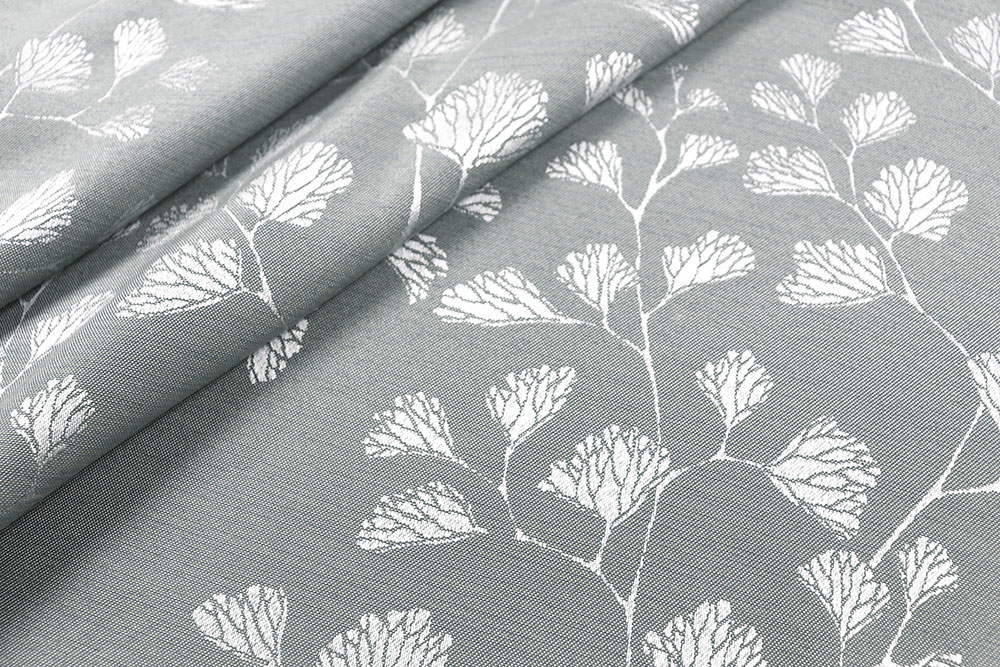 Zweiseitiger Jacquard mit zartem Blütenmuster – perfekt für elegante Heimtextilien und stilvolle Accessoires! Ds6283970 Dekostoff Jacquard Pflanzen Grau Jacquard Dekostoff Jacquard beidseitig - Galicia - Grau