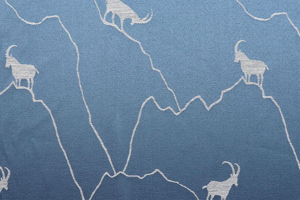 Ein Hauch der Alpen für daheim! Dieser hochwertige Deko-Jacquard sorgt für echte Landhaus-Stimmung! Ds5981540 Dekostoff Steinbock Blau Vorhang Dekostoffe Landhaus Dekostoff Jacquard - zweiseitig - Alpen-Steinbock - Blau