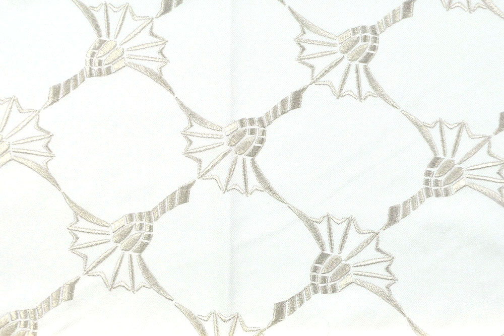 Bestickter Dekostoff mit Stil aus der JOOP!-Kollektion - lassen Sie Ihr Zuhause in neuem Glanz erstrahlen! Ds6174 Joop Dekostoff Kornblume Stickerei Creme S4 JOOP! JOOP! - Kornblumen-Stickerei - Weiß/Champagner