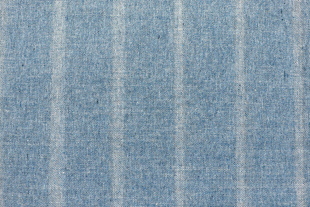 Luftiger Gardinenstoff in Überbreite mit trendigem Denim-Look - hergestellt aus Resten von Jeanshosen und PET-Flaschen! Js5047 Jeans Recyclingstoff Streifen Gardine  Logo S4 Übergardinen Gardinenstoff aus Jeansresten - Streifen - 300 cm